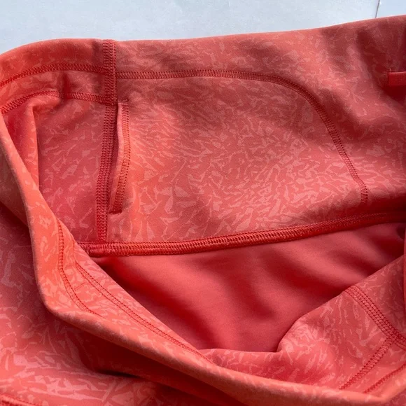 Lululemon Athletica Bike Shorts Wunder Train SIze 8 - Picture 10 of 10